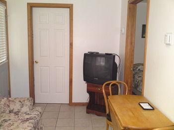 Lucky Horseshoe Cabins Hotel Au Sable Екстериор снимка