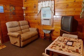 Lucky Horseshoe Cabins Hotel Au Sable Екстериор снимка