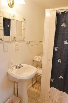 Lucky Horseshoe Cabins Hotel Au Sable Екстериор снимка