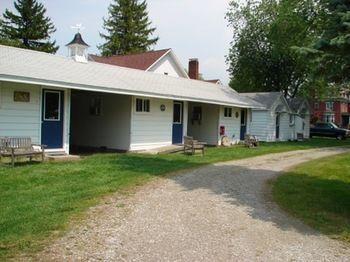 Lucky Horseshoe Cabins Hotel Au Sable Екстериор снимка